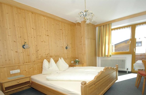 Niederau Cottage | Pension Sonja - double room, shower or bath, toilet, 1 bedroom