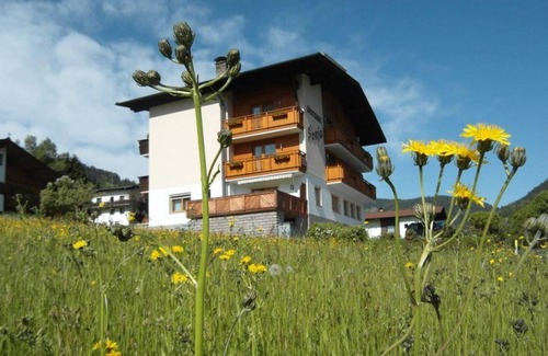 Niederau Cottage | Pension Sonja - double room, shower or bath, toilet, 1 bedroom