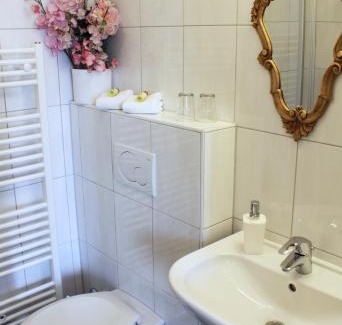 Innsbruck City Centre Hotel | Pension Stoi budget guesthouse