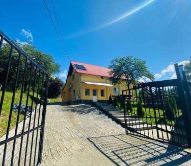Valea Danului House | Pensiunea Valea Veveritelor