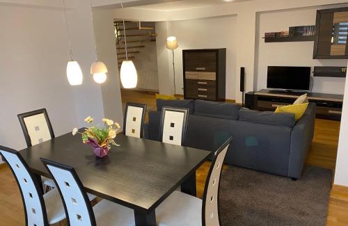 Mogosoaia Apartment | Penthouse 145mp - Living spatios - 2 Dormitoare cu baii private - Bucatarie complet utilata