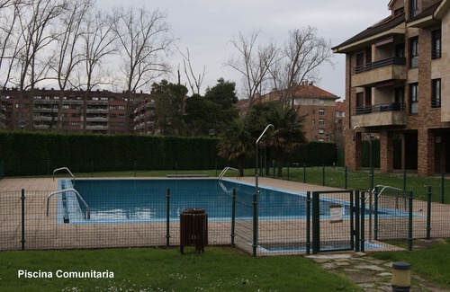 Gijon-Este Condo | PENTHOUSE 6 pax WIFI + POOL + PADDLE: River Park -Viesques - Gijón (VUT-719. AS)