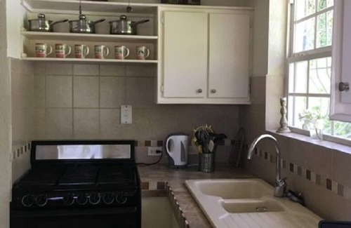 Halcyon Heights Apartment | Penthouse Apartment with Shared Small Pool