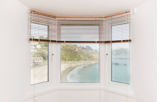 West Looe House | Penthouse apartment with stunning views of Looe bay and harbour.
