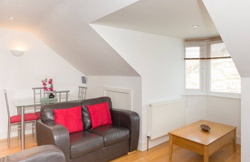 West Looe House | Penthouse apartment with stunning views of Looe bay and harbour.
