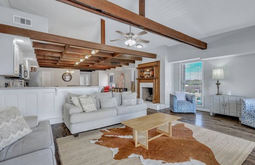 Statesboro Apartment | Penthouse Loft- Balcony Over Downtown Statesboro