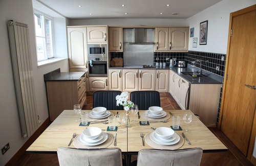 Liverpool Apartment | Penthouse-Parking-Contractors, LongStay - 20%