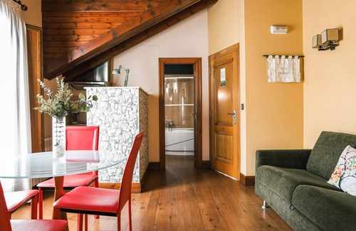Solares Apartment | Penthouse-semi rustico -Apartment-Ensuite with Jet bath