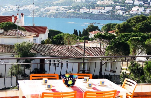 Llanca Apartment | Penthouse, terrace 45 m2 with barbecue and a postcard in front of the eyes!