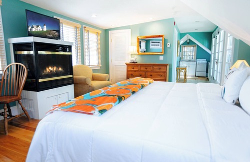 Provincetown Hotel | Penthouse Unit in Provincetown Center