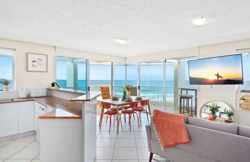 Palm Beach Apartment | Penthouse Views with Private Rooftop Terrace