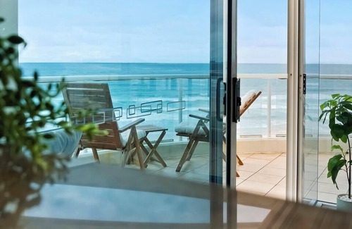 Palm Beach Apartment | Penthouse Views with Private Rooftop Terrace