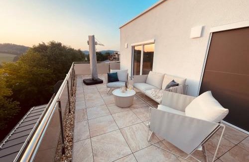 Waldkirchen Apartment | Penthouse-Villa, Panoramablick, XXL-Terrasse, Tischfussball