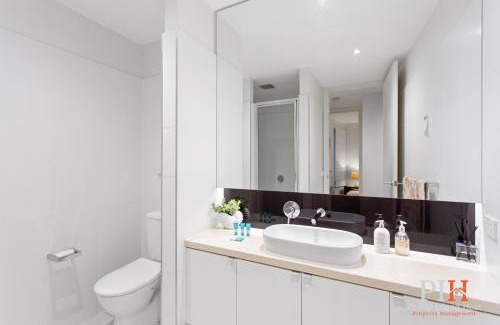Cowes House | Penthouse Waterfront Apt Sleep 4