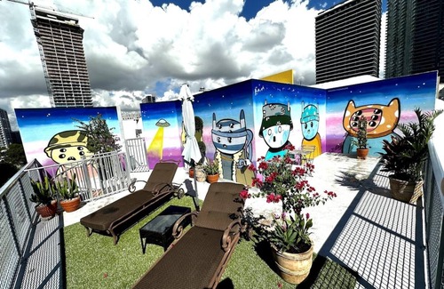 Edgewater Apartment | Penthouse, Waterviews, Private Rooftop, Free Parking,Vibrant Miami neighborhood