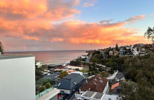 Tamarama Apartment | Penthouse with Beach View