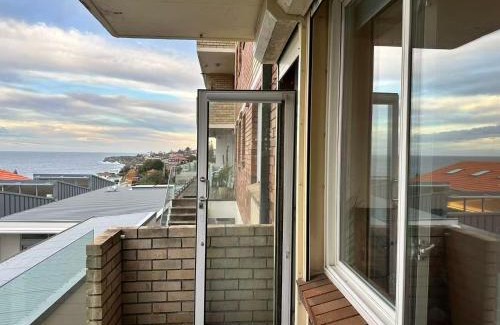 Tamarama Apartment | Penthouse with Beach View