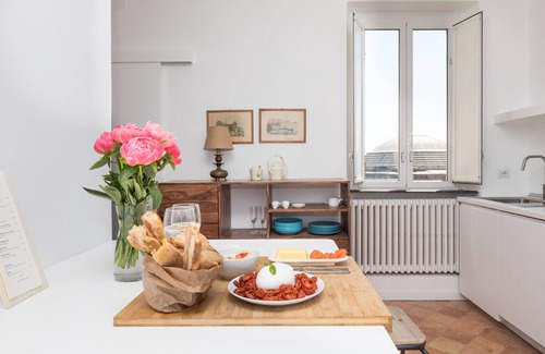 Rione III Colonna Apartment | Penthouse with Terrace, Pantheon and 360° City views! Walk to all attractions