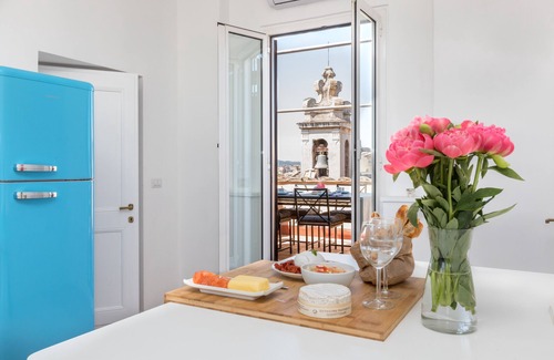 Rione III Colonna Apartment | Penthouse with Terrace, Pantheon and 360° City views! Walk to all attractions