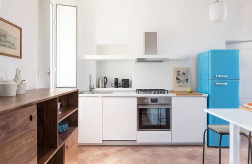 Rione III Colonna Apartment | Penthouse with Terrace, Pantheon and 360° City views! Walk to all attractions