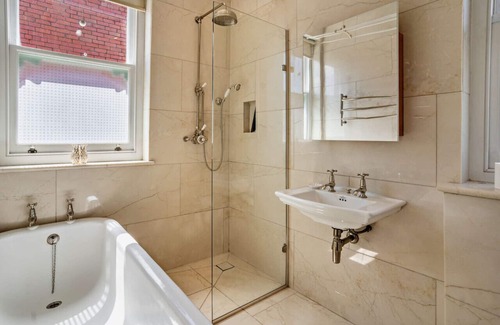 Penylan House | Penylan Retreat - Three Bedroom House, Sleeps 6