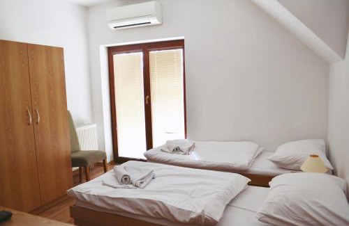 Podluzany House | Penzión Carlos