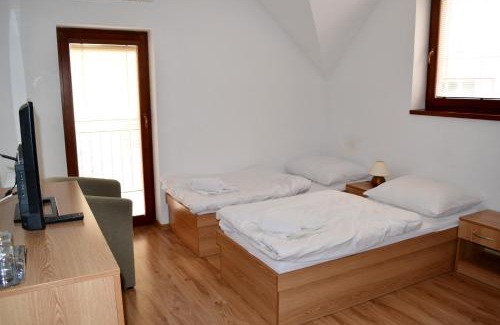 Podluzany House | Penzión Carlos