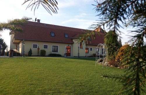 Velka Paka House | Penzión pri rybníku