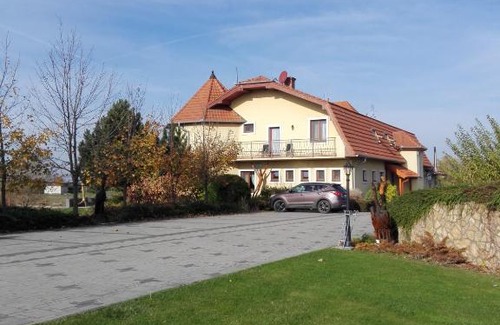 Velka Paka House | Penzión pri rybníku