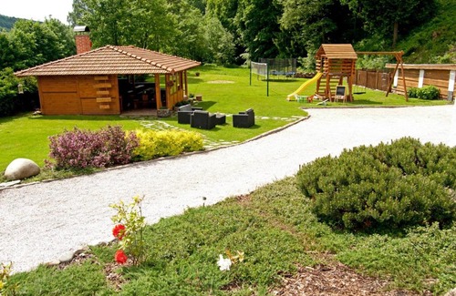 Vrchlabi House | Penzion Riverside