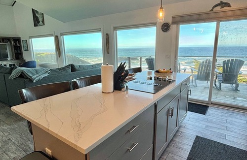 Bodega Bay House | Perched above the Pacific Coast