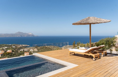 Apokoronas Villa | Perched high up but just 800 meters from the Cretan coast