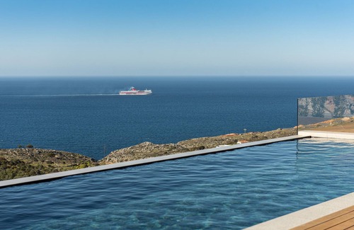 Apokoronas Villa | Perched high up but just 800 meters from the Cretan coast