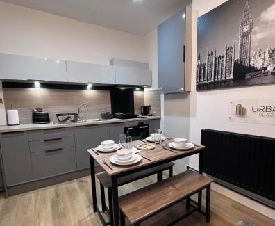 Peterborough Apartment | Perfect 1 Bed Apartment - Central with Parking, WiFi, TV, Desk