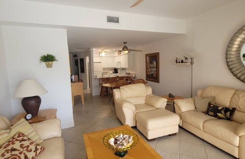 Caloosahatchee Condo | Perfect 2 Bed Getaway with Pool & hot tub, on canal, come and enjoy paradise!