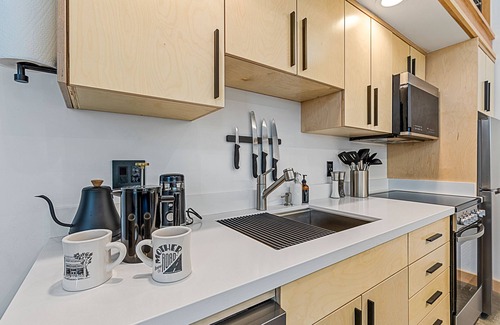 Coconino Estates Apartment | Perfect 4 2 | NOHO | Enjoy LVT Local Discounts!