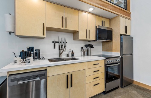 Coconino Estates Apartment | Perfect 4 2 | NOHO | Enjoy LVT Local Discounts!