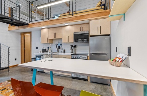 Coconino Estates Apartment | Perfect 4 2 | NOHO | Enjoy LVT Local Discounts!