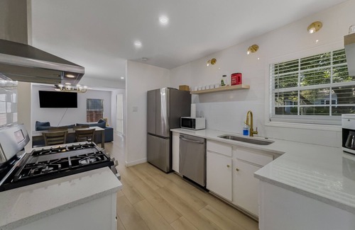 Arlington House | Perfect Arlington Midterm Rental