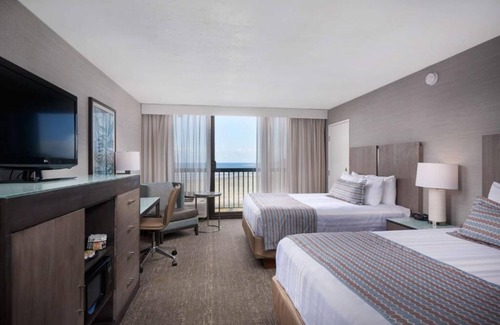 Newport Hotel | Perfect Beach Escape! Ocean Front Room | Free Parking and Indoor Pool