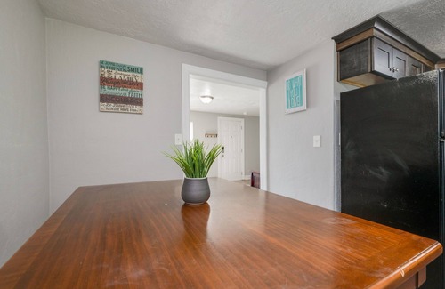 Buckroe Beach House | Perfect Beach Getaway for 5! Steps to the Sand!