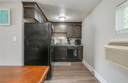 Buckroe Beach House | Perfect Beach Getaway for 5! Steps to the Sand!