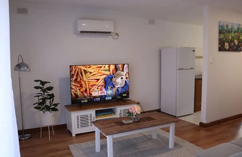 Semaphore House | Perfect Beachside Townhouse, 5min walk to beach