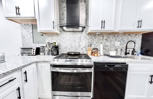 Northeast Apartment | Perfect DC Getaway Near Arboretum & Union Market!