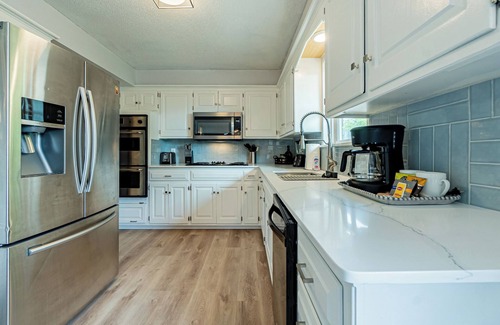 Oklahoma City House | Perfect Entertainment Spot in OKC! Close Getaway to Food, Fun, and Relaxation!