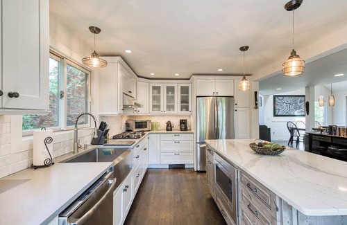 Monterey House | Perfect Family Ski Season Escape – Renovated Cozy Home w/Hot Tub Near Slopes!
