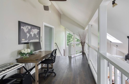 Monterey House | Perfect Family Ski Season Escape – Renovated Cozy Home w/Hot Tub Near Slopes!