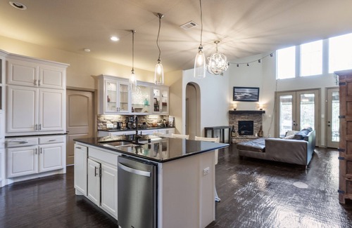 Tarrant County House | Perfect for a quiet stay in a quiet neighborhood just minutes from Joe Pool Lake