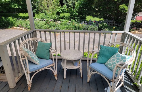 Westerly Cottage | Perfect for Fall. Tidy, quiet house w/Porch. Sleeps 7