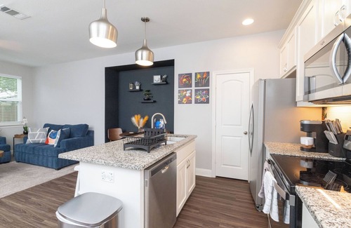 Lewisville House | Perfect for Families & Groups, Prime Location